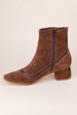 Tronchetto in suede traforato con profilo in pelle Kudetà - immagine 4