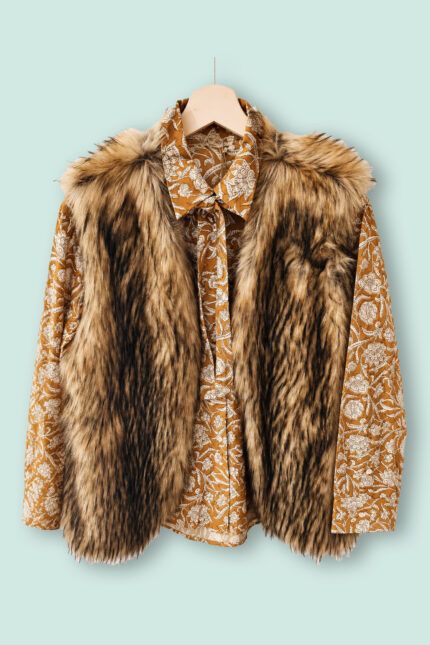 Gilet in ecopelliccia con fodera Cashmere ocra Madame Venice
